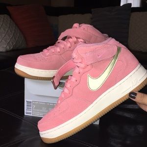 Women’s Air Force 1s ‘07 Mid Seasonal